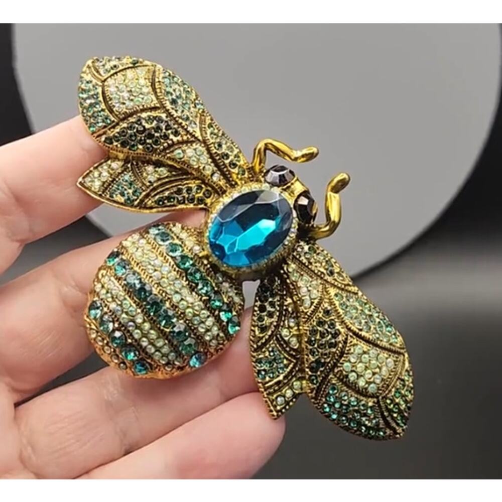 Bee Brooch Turquoise Color Faux Jewel & Rhinestones Larger Size Gold Tone